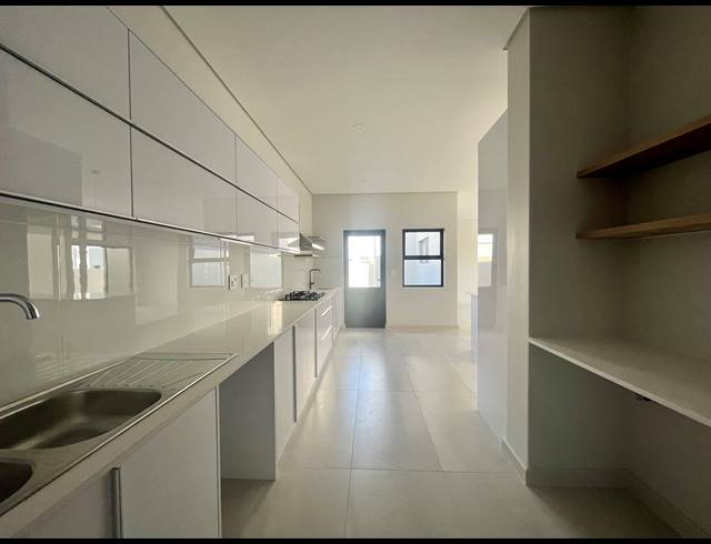 4 BEDROOM HOUSE FOR SALE IN SANDOWN